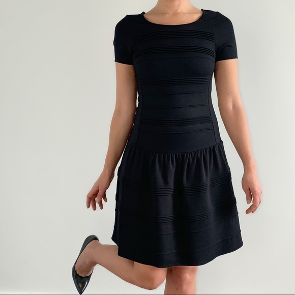 Saks short-sleeve dress - Picture 1 of 8